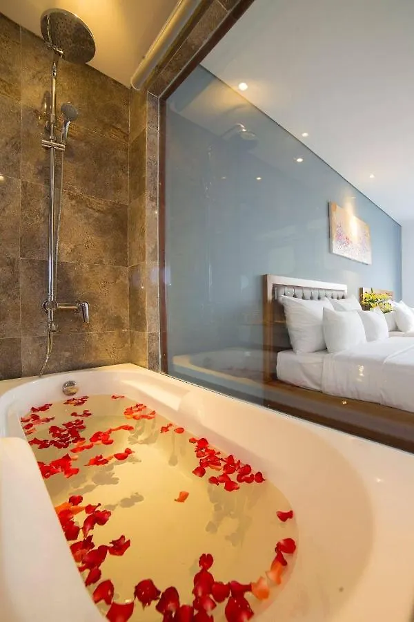 Hai Trieu Hotel Da Nang 4*,  Vietnam