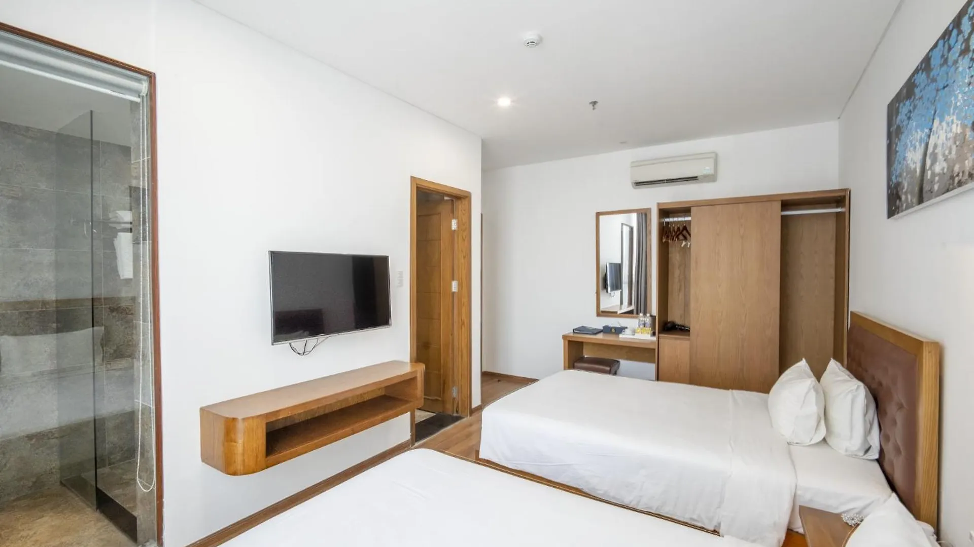 Hai Trieu Hotel Da Nang 4*,  Vietnam